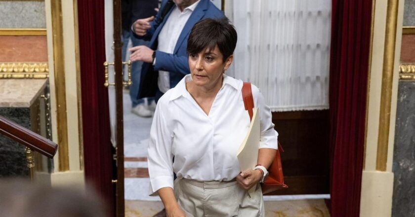 El Gobierno renuncia a reformar la Ley del Suelo para acercar el apoyo de Podemos al decreto de vivienda