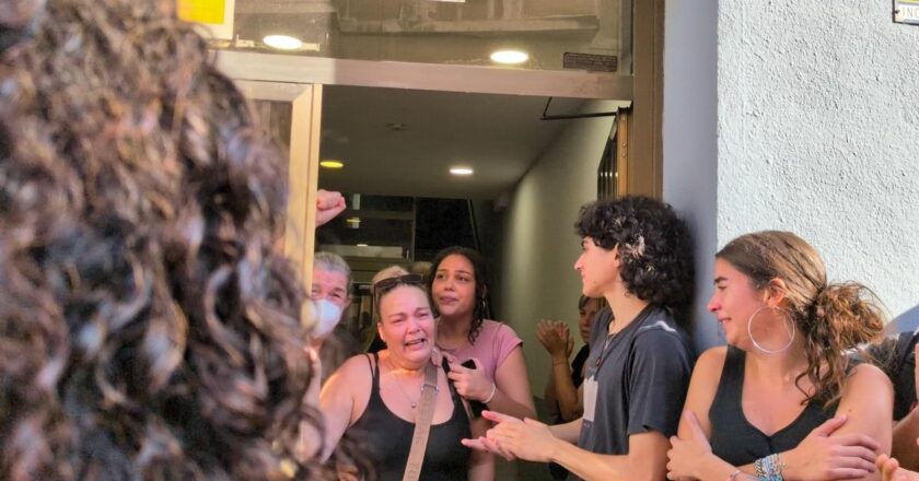 Paralizado el desahucio de una familia vulnerable en Zaragoza: Esmeralda y su hija de 11 años se quedan en casa
