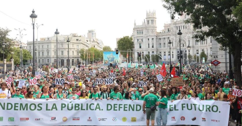 Una marea verde por la educación pública desborda Madrid y termina junto a la acampada por la vivienda en Sol: “Tenemos los mismos enemigos”