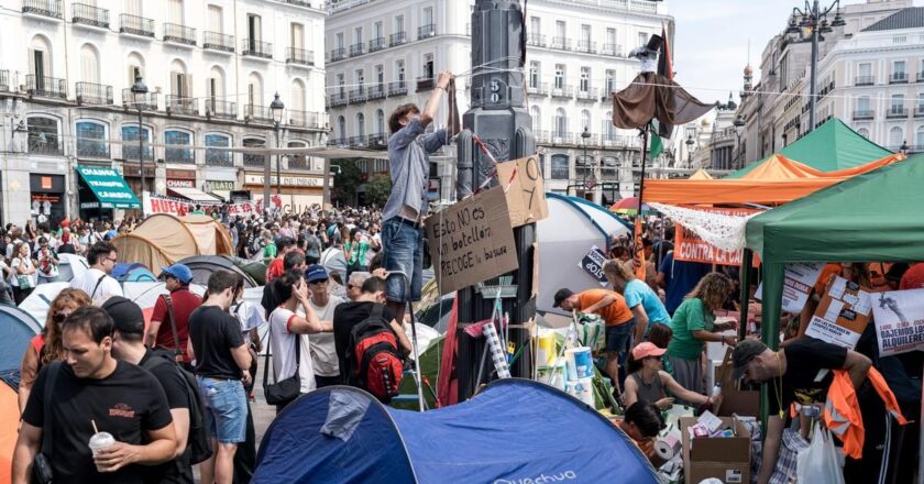 La acampada en la Puerta del Sol por la vivienda supera todas las expectativas: “Viendo este desborde, no se sabe cuánto estaremos aquí”