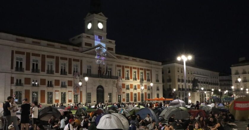 La primera noche de la acampada por la vivienda en Sol, desde dentro: “Esto va a marcar un antes y un después”
