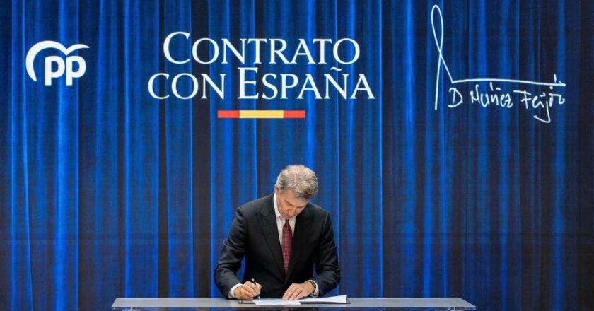 Feijóo firma su «contrato con España» si gobierna tras las elecciones sin revelar una sola medida nueva