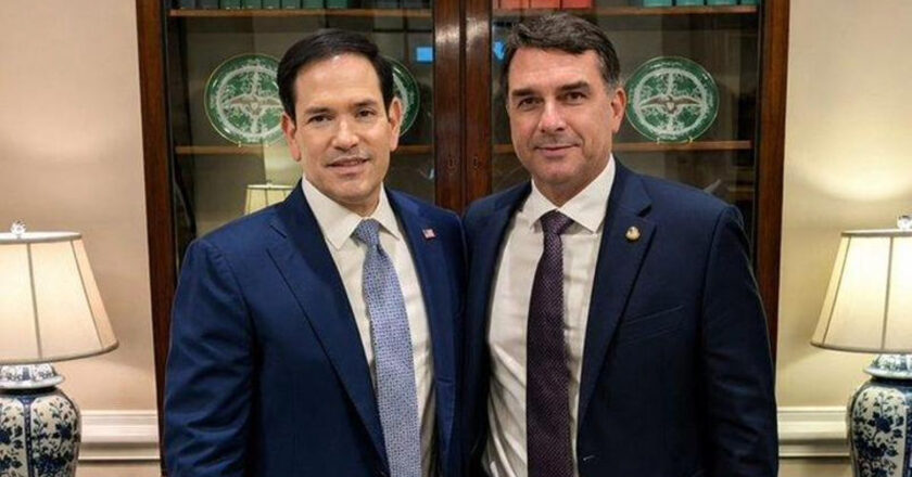 La Administración Trump afirma que expedirá visados a Flávio Bolsonaro y a su familia y les permitirá entrar en EEUU tras huir de Brasil
