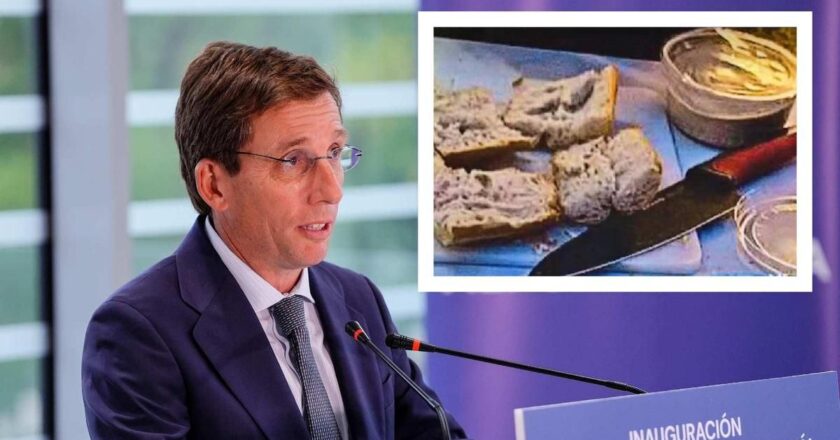 Almeida envía la foto de un cuchillo entre pan cortado y hummus para probar la «amenaza» de los acampados en Sol