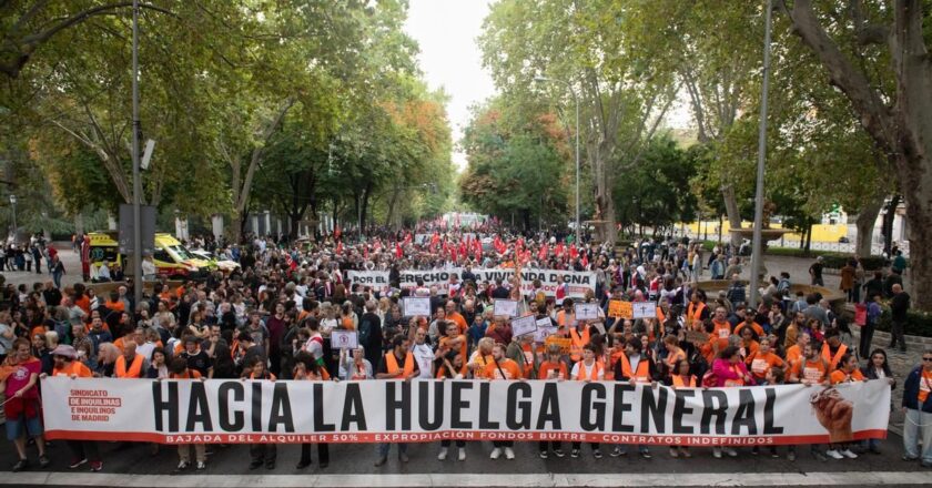 Decenas de miles de personas inundan las calles de Madrid por la vivienda: «¡Ahora toca huelga general!»