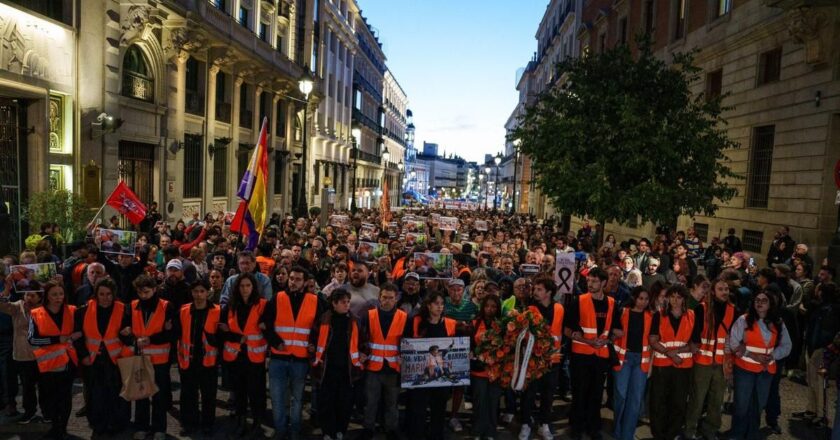 La indignación ciudadana toma el relevo de Maricarmen y vuelve a su casa desde Sol: «Si ella no pudo, iremos nosotros»