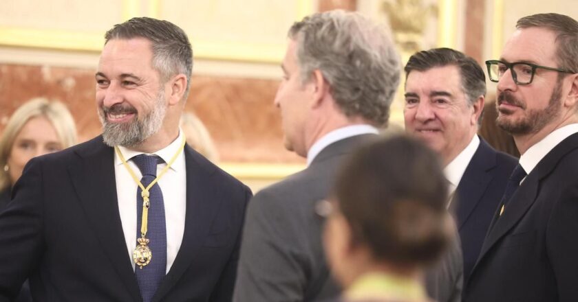 Feijóo y Abascal pactan en el Senado que Vox se retire en seis provincias y el PP en tres