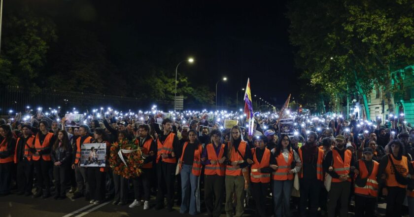 Última hora de las reacciones a la muerte de Maricarmen, en directo | Miles de personas salen a las calles de toda España para rendirle homenaje