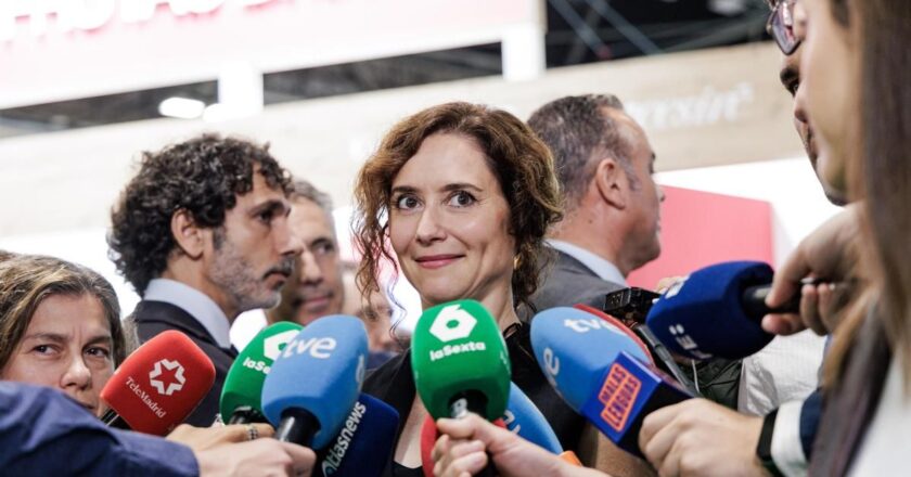Ayuso repite receta con el bulo del fraude electoral y el comunismo en una nueva «batalla» contra Sánchez