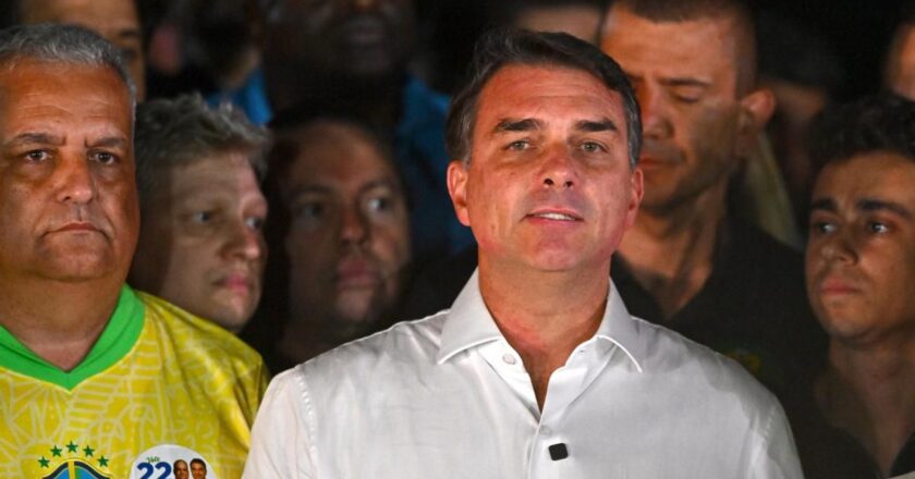 Flávio Bolsonaro huye de Brasil hacia EEUU tras su derrota electoral
