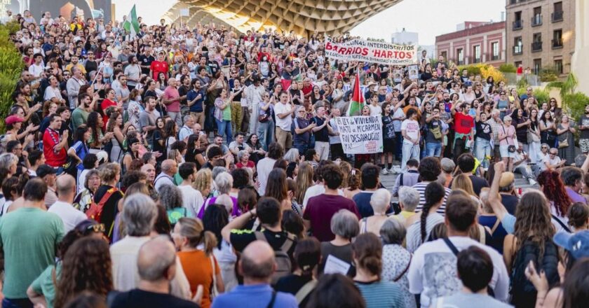 FOTOS | España sale a la calle por Maricarmen, en imágenes