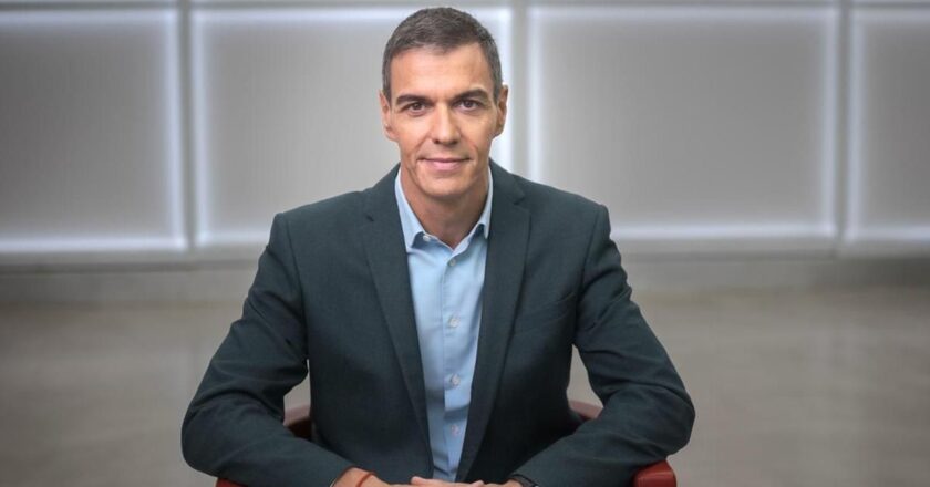 Pedro Sánchez: «Es hora de que el Parlamento se parezca a la calle y no a quienes viven en aticazos»