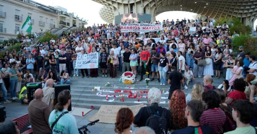 Cientos de personas claman en las capitales andaluzas por la muerte de Maricarmen: «Nos da fuerzas para seguir»